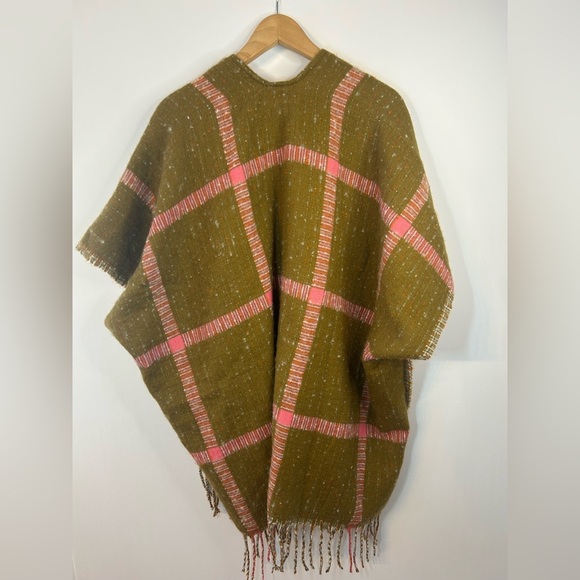 *NWT* Aerie Green, Pink Plaid Poncho/Cape Sweater, One Size, Fringe, Cardigan - Picture 5 of 11